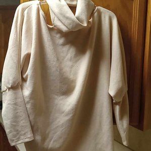 WOMENS SWEATER SIZE  M